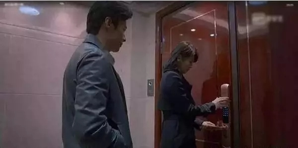 顶吉智能锁告诉你为什么智能锁更适合老年人