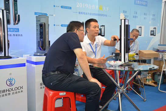 合作就选实力派，皇迪智能锁深圳锁博会签约十多家经销商