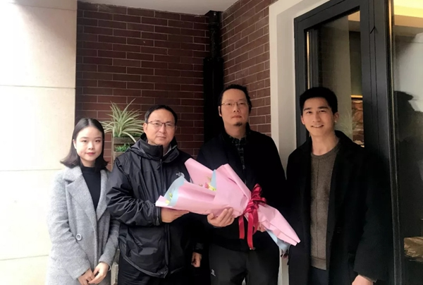 紫光物联智能家居CEO叶龙到访业主家庭调研产品效果