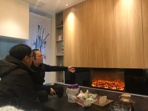 紫光物联智能家居CEO叶龙到访业主家庭调研产品效果