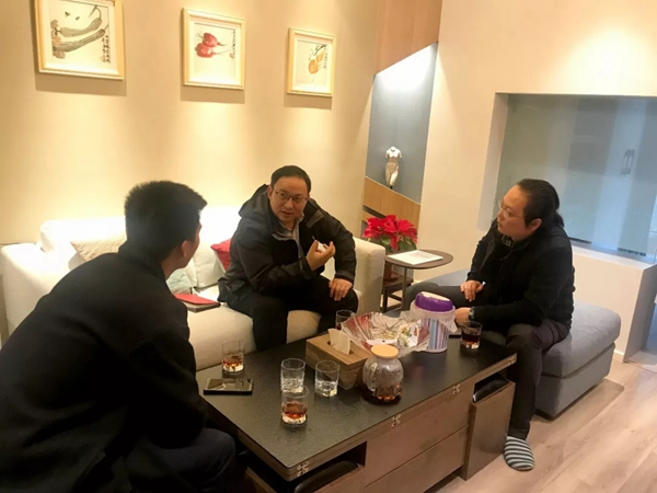 紫光物联智能家居CEO叶龙到访业主家庭调研产品效果